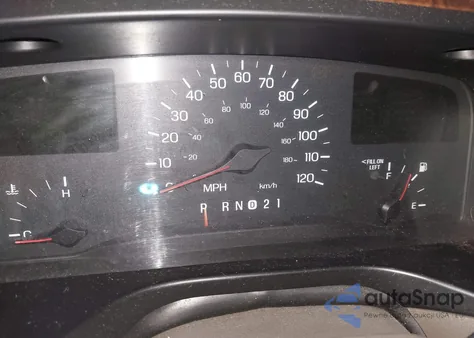 1999 Lincoln Town Car Signature z USA, uszkodzony, nr VIN 1LNHM82W4XY663084